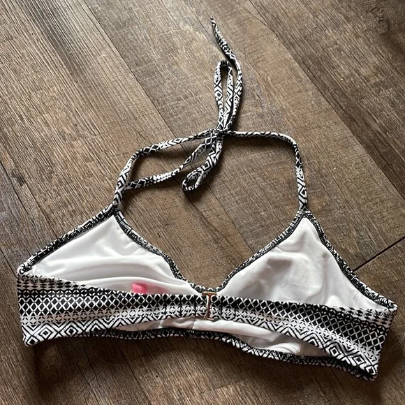 Victoria’s Secret bikini top - Picture 2 of 3